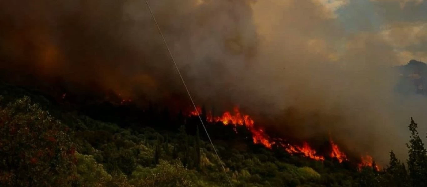 Φωτιά κοντά στην Πάτρα - Κλειστή η περιμετρική (βίντεο)
